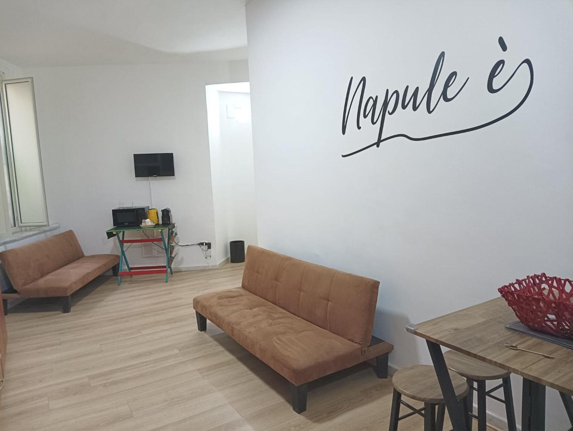 A Casa Di Ilaria Apartment Napoli Bagian luar foto